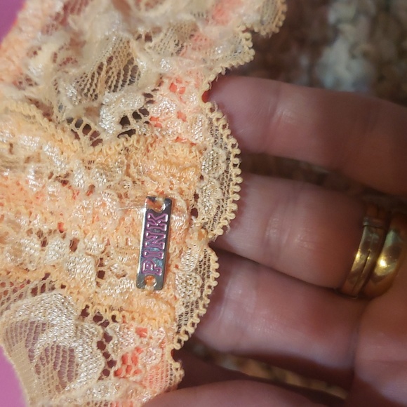 Pink Victoria Secrets lace bra - Picture 3 of 7